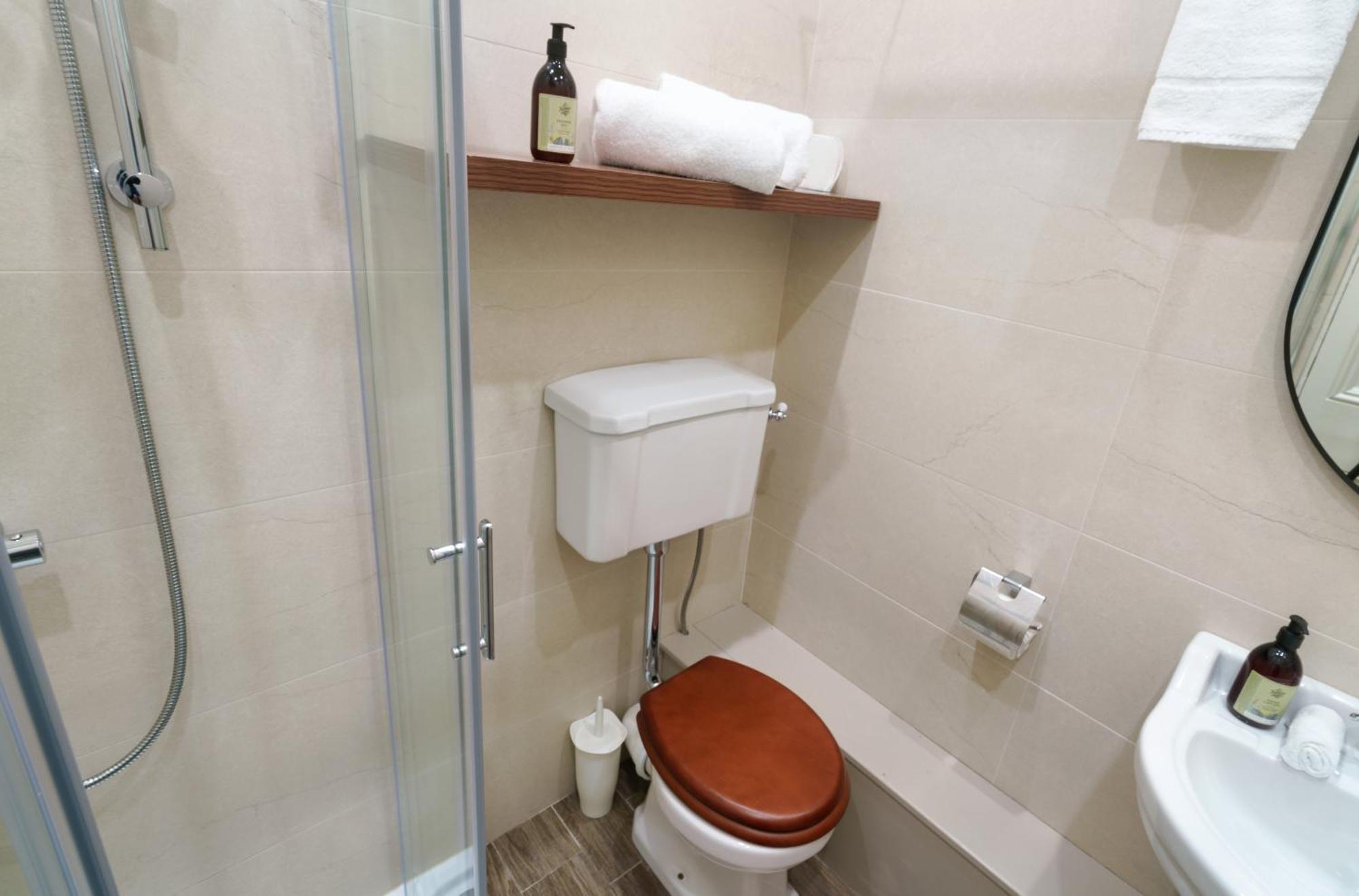 Topper'S Rooms Guest Accommodation Carrick-on-Shannon Exterior photo